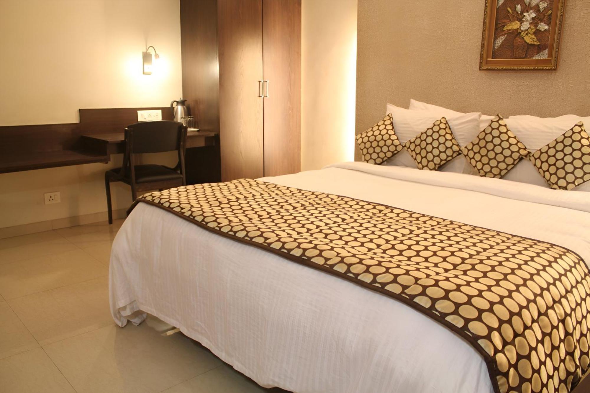 New Hotel Europa Inn راجكوت المظهر الخارجي الصورة